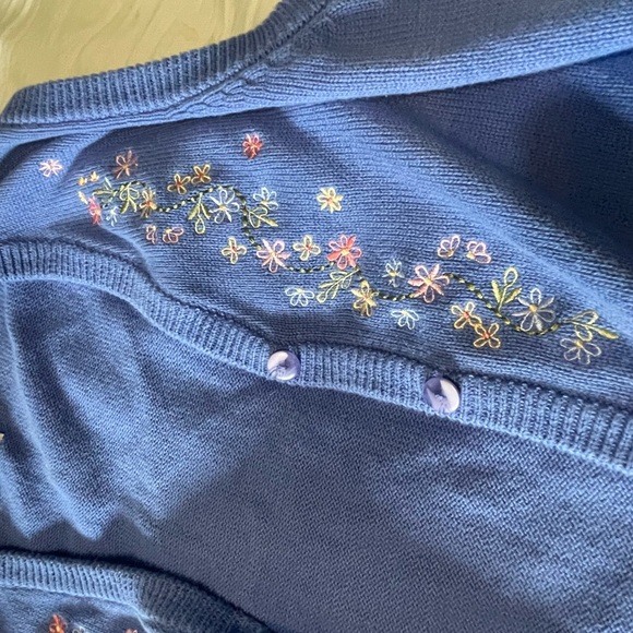 Floral knit vest✨ - Picture 3 of 4